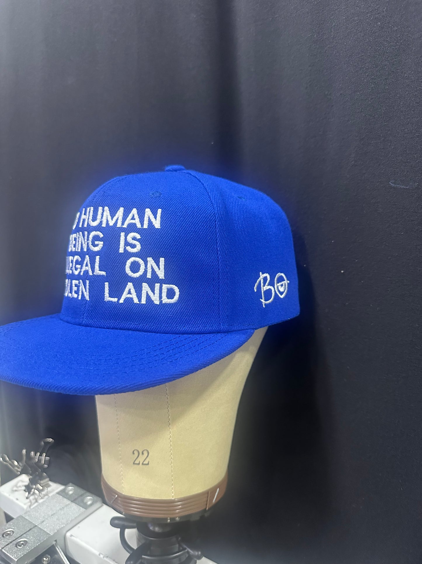 Essential trucker hat blue