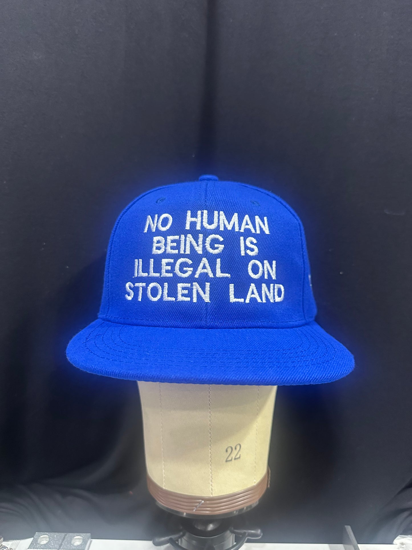 Essential trucker hat blue
