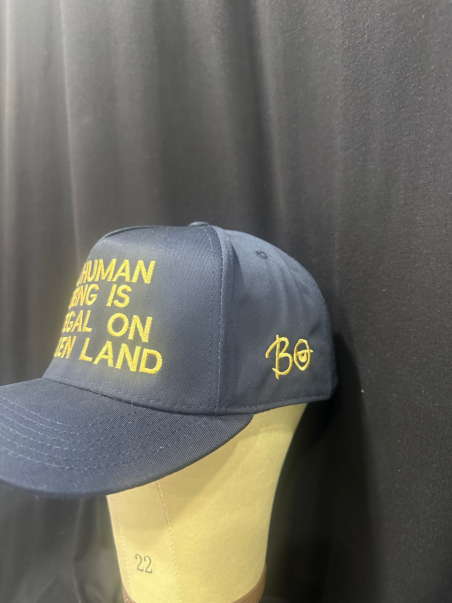 Essential trucker hat dark blue